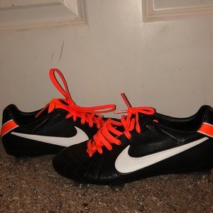 NIKE TEMPO SOCCER CLEATS